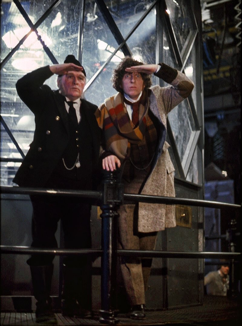 DailyTomBaker's tweet photo. Tom Baker and Colin Douglas during "Horror of Fang Rock". #TomBaker #DoctorWho #FourthDoctor https://t.co/Da5LTq0SnB