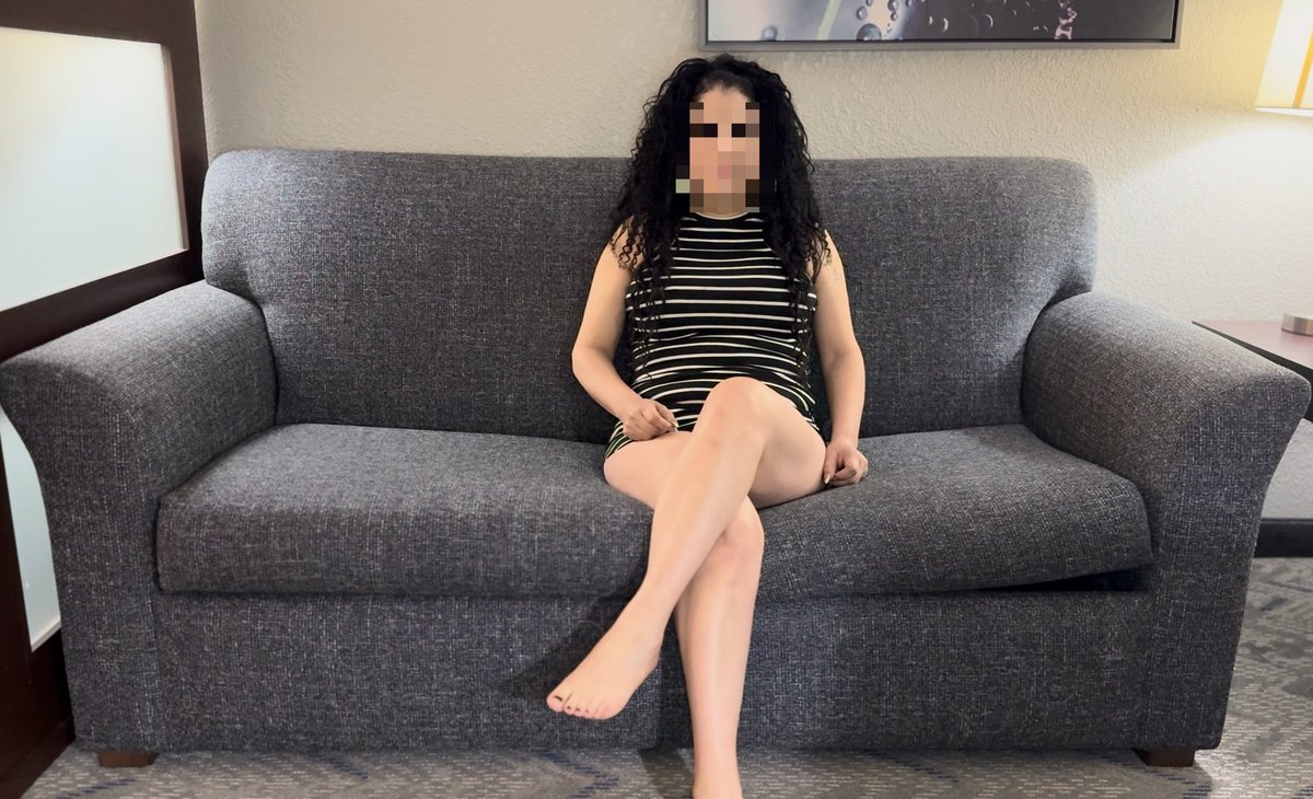 PROJECTQUEZT's tweet photo. First couch video shoot for the fall
@jazminesbody @PROJECTQUEZT 
Dm for photo video shooting 
#latina #milf #onlyfans https://t.co/wzxdT31Q3t