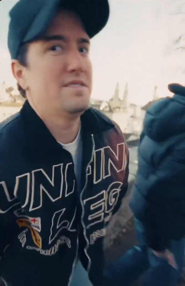 katiboo24's tweet photo. This man is the king of side eye https://t.co/TX7ur5JCxH