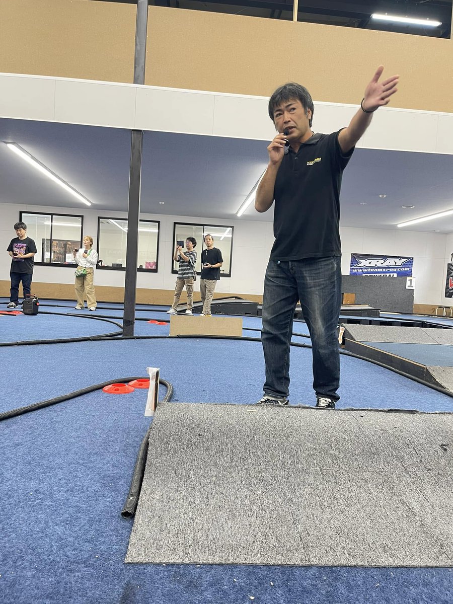 TRITONTECTRO's tweet photo. 私自身も、とりおんバッテリーが使用できるとあって、
新設された4WDストック21.5TクラスにMO3.0で参戦してきました。

パワーの無い21.5Tを使用とあって、駆動をとにかく軽く、そしてとある配線コード、ベアリング、ESCを使用し程よい速さになりました。
そのうち登場すると思いますのでご期待。 https://t.co/GnJVLU68d9