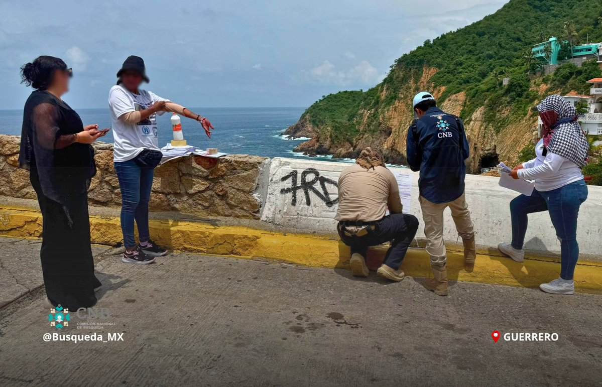 Busqueda_MX's tweet photo. ⚠️ #AccionesDeBúsqueda | #Guerrero | #Nacional

Personal de la Comisión Nacional de @Busqueda_MX acudió al estado de #Guerrero, para realizar acciones de búsqueda en vida mediante difusión y colocación de cédulas de búsqueda, con la participación de familiares de personas desaparecidas.

Las actividades se llevaron a cabo en distintos puntos del estado, incluyendo recorridos y jornadas de difusión en varias localidades, en coordinación con la Guardia Nacional @GN_MEXICO_ , la Comisión Estatal de Búsqueda de Guerrero @CEBPGro, la Fiscalía General de la República @FGRMexico y la Policía Estatal.

Para el @GobiernoMX, la localización de personas desaparecidas es una prioridad nacional. Continuamos fortaleciendo las búsquedas en vida, con acompañamiento a las familias y enfoque de derechos humanos.

#PersonasDesaparecidas 
#BúsquedaNacional 
#HastaEncontrarles