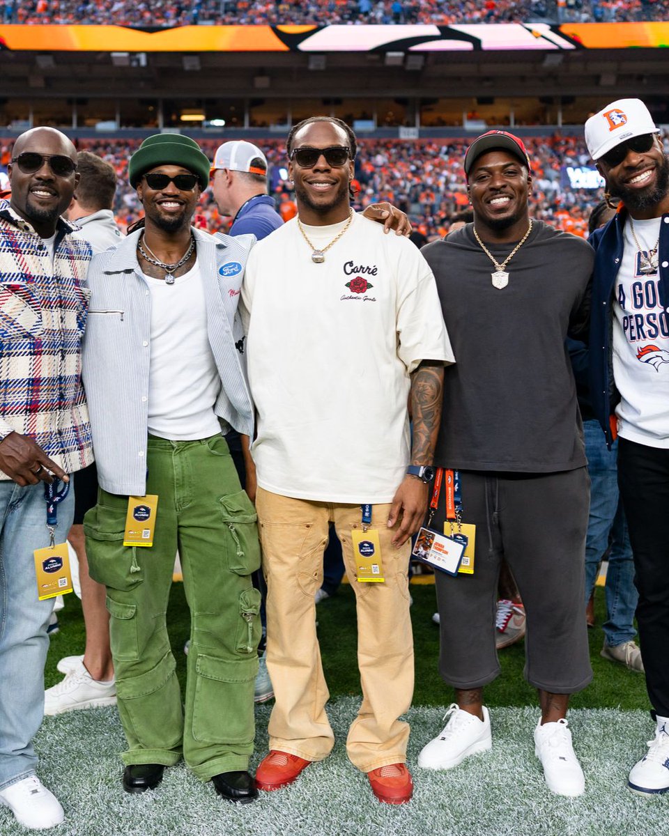 Broncos_Legacy's tweet photo. Honoring those who came before ๐ค
Last Sunday, we recognized @broncos alumni ahead of #LARvsDEN to wrap up an amazing Alumni Weekend! https://t.co/aMb2zfuIzL