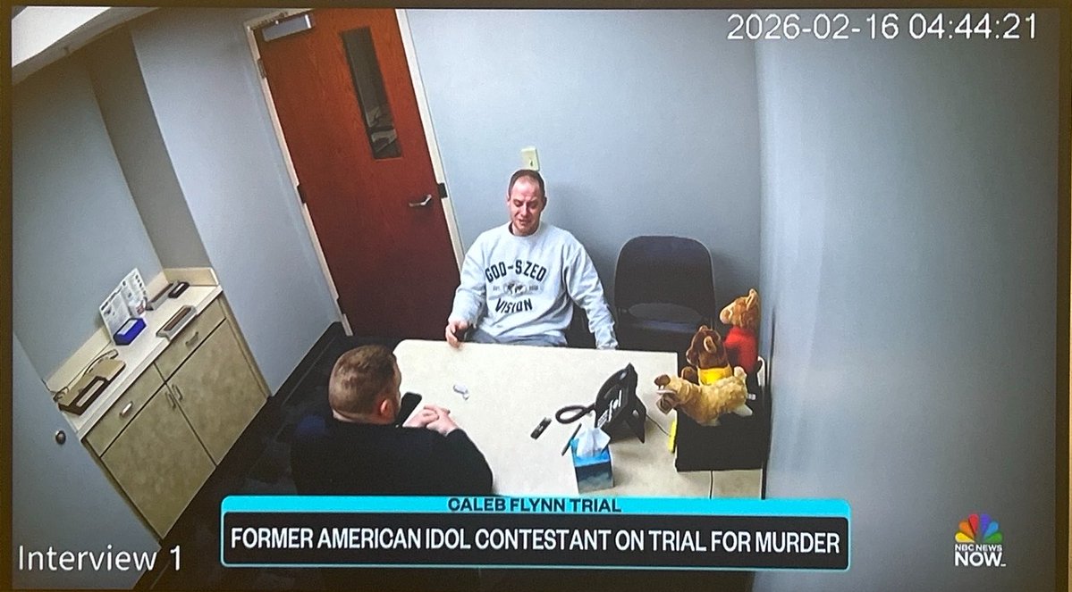 Englishfortrain's tweet photo. 🇺🇸 NBC使える英語｜Vol.41

⚖️ on trial for
＝ 〜の罪で裁判中

trial は「試す」だけでなく、
法律では裁判・公判の意味。

📰 Former American Idol contestant on trial for murder.

#英語学習 #ニュース英語 #英語表現 #NBCNews https://t.co/Cj331PGzOC