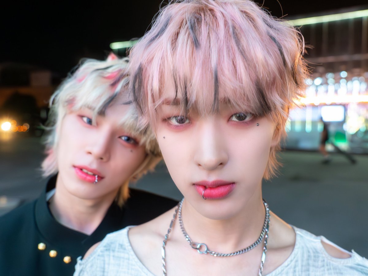 ch6ngjin's tweet photo. ustedes son muy nuevas pero hubo un año nuevo que yu nos regalo un link de drive con +200 fotos que sacó y nunca subió y de ahi sacamos estas joyitas https://t.co/LqrCothuIY