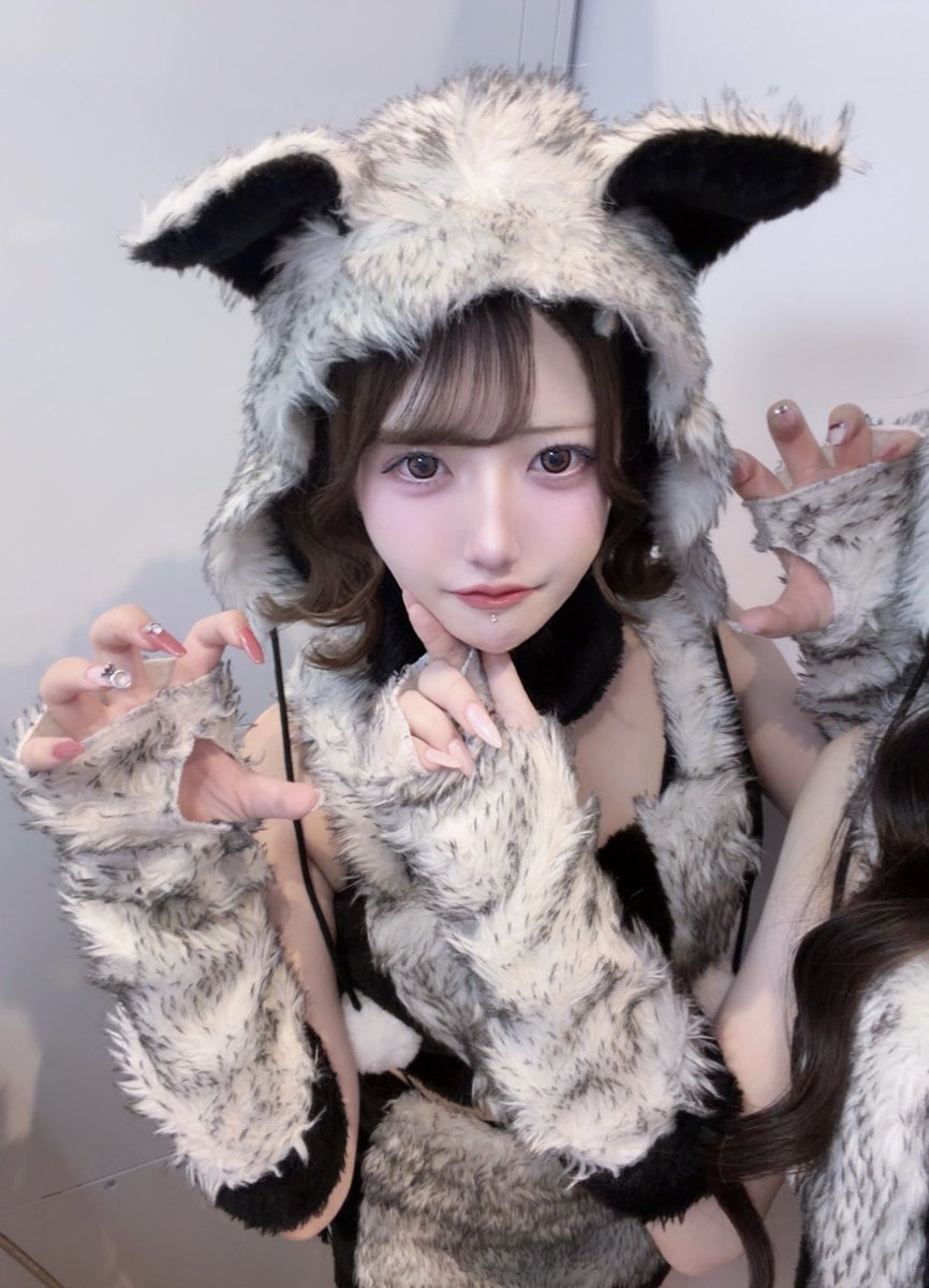 rluxzz_'s tweet photo. ずっと着たかったウルフしたฅ^•Д•^ฅ🩶
#コンカフェ #コンカフェ嬢 #自撮り界隈 #いいね返し https://t.co/0ZUQivEJ0S