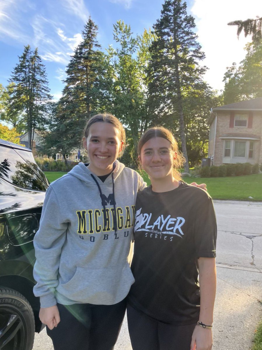 Cbeatty_2028's tweet photo. I got to catch for @AveNicosia2029 In Indiana with @coachClark_UPA!! I’m so glad I got to get some good receiving work in for all her good spin! https://t.co/9j3auepG34