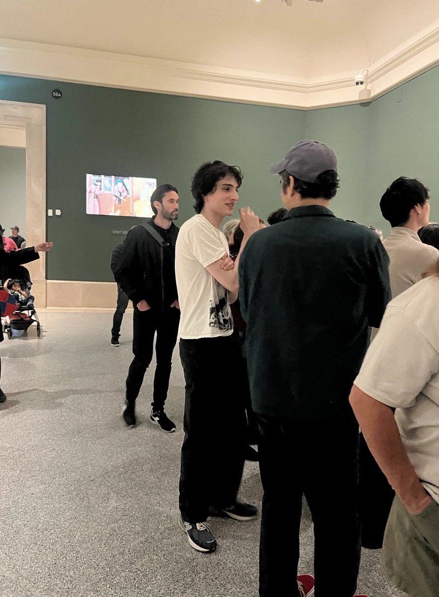 itst0rip's tweet photo. Pictures that were sent to me when my friend saw Finn at Museo Del Prado back in 2024 https://t.co/cSuGpGge7s