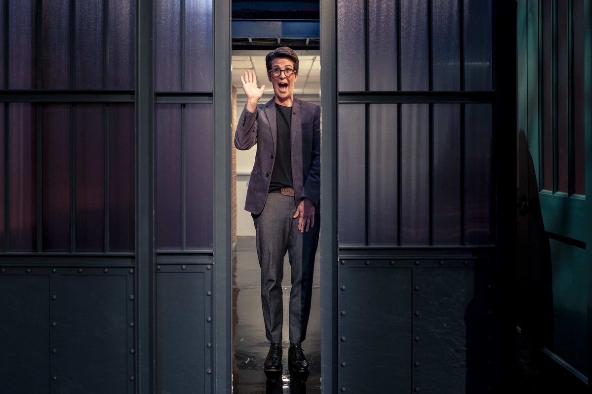 MSNOWComms's tweet photo. TONIGHT: Rachel @maddow joins @LateNightSeth to discuss attacks on the press, the upcoming midterm elections, her new documentary "Kill. Bury. Print." and more.
Tune in tonight and watch #TRMS Mondays at 9 p.m. ET on @MSNOWNews. https://t.co/quAOaAAl30