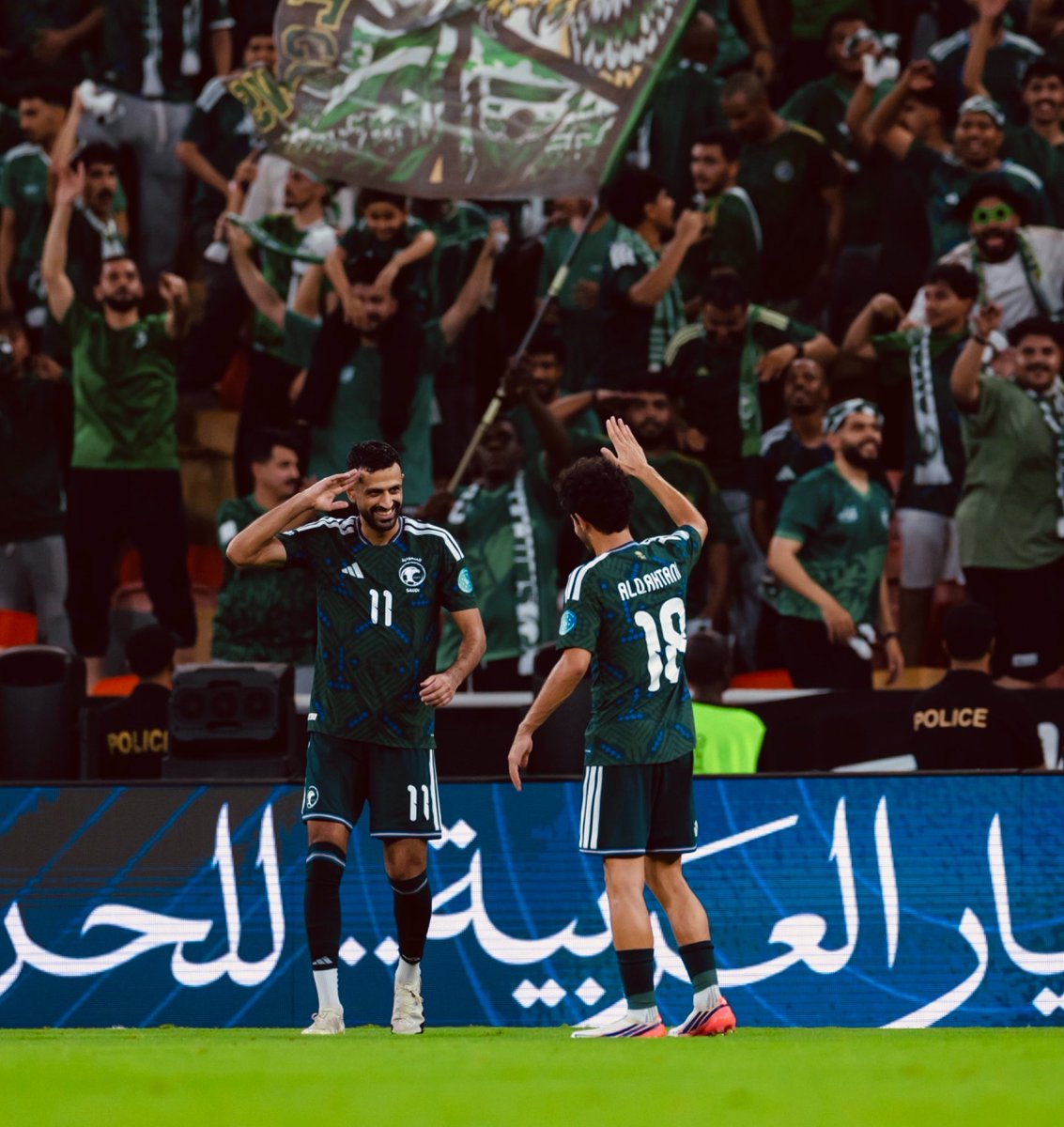 mt_2l's tweet photo. والله ياهي صوره تاريخية 😰💚💚💚 https://t.co/UNV4Ijjoi2