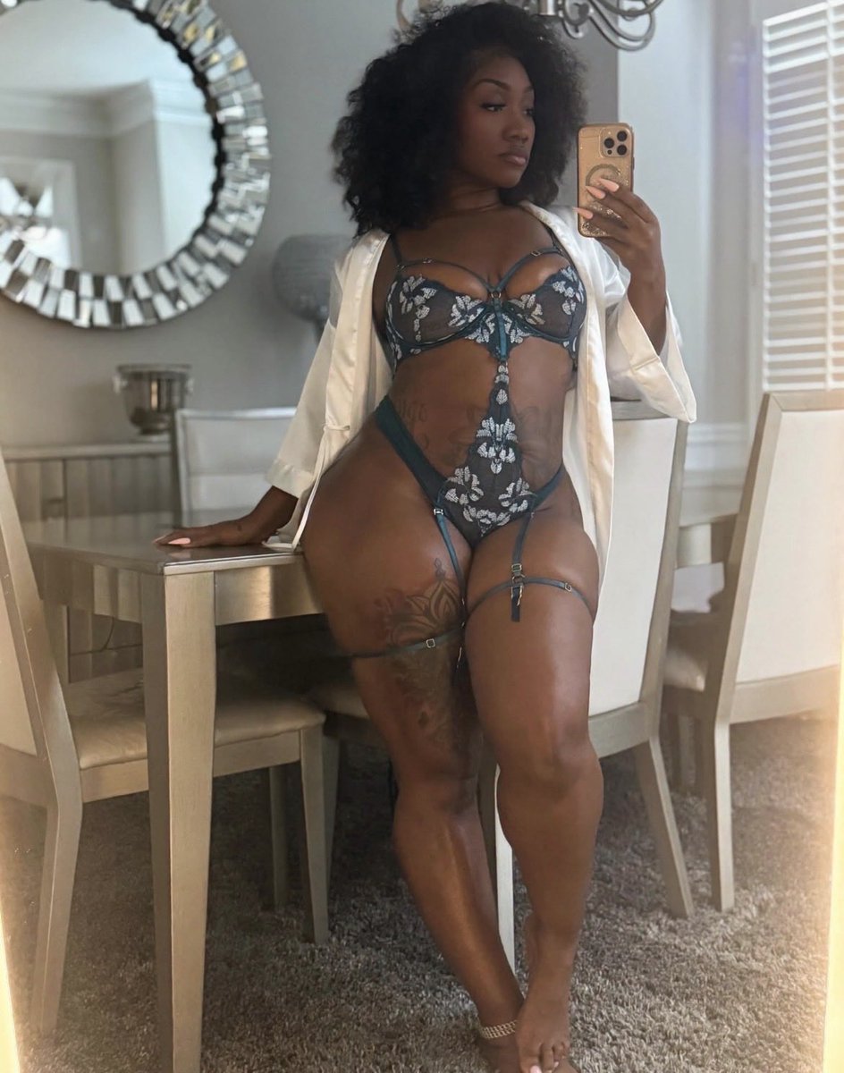 regankay011's tweet photo. Everything sexy 💕 https://t.co/smi4BHScOg