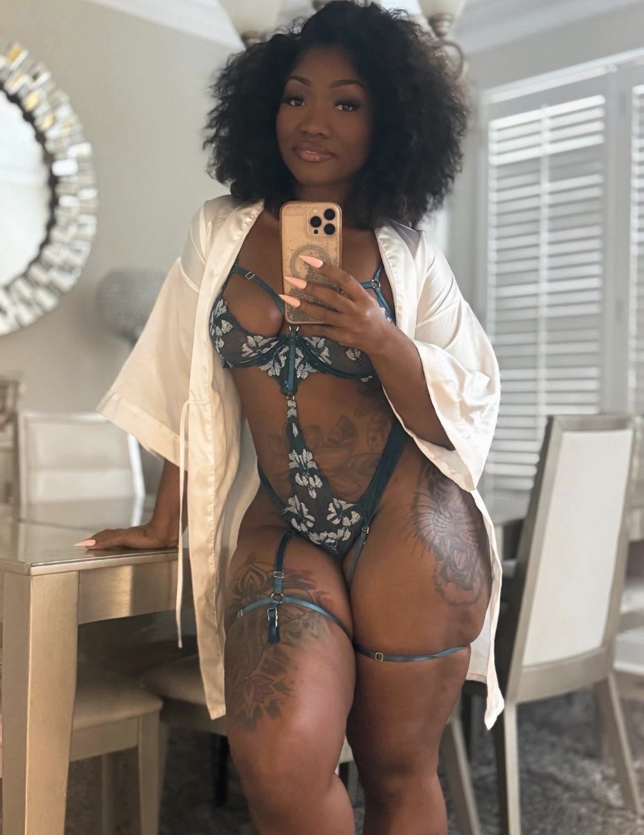 regankay011's tweet photo. Everything sexy 💕 https://t.co/smi4BHScOg