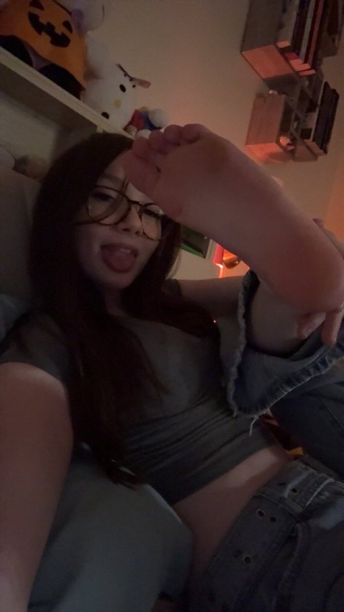 spoiilelena44's tweet photo. Video call session 100$ 
1hour session 
Dm loser https://t.co/YXIHMs9dAI
