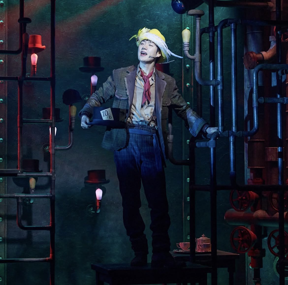 KYUNGSOO_VT's tweet photo. Actor &amp; musical theater actor Lee Bong-Jun used “별 떨어진다 I Do” as the background music for his Instagram post! https://t.co/8Tazrgly1G