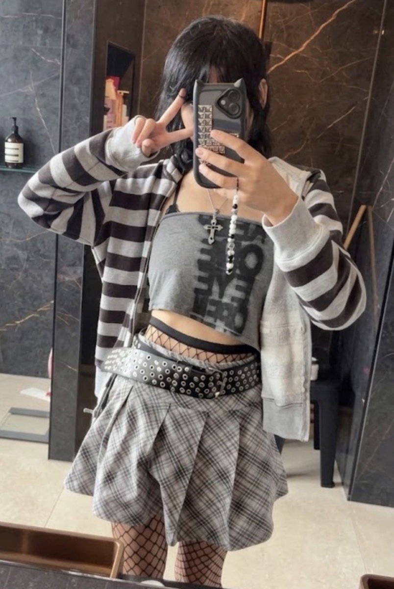 lilystrawberree's tweet photo. hii idk if someone would actually see this :3 

✯ roselily
✯  04, 22
✯ i love cats, music and minecraft
✯ pls need friends who i can talk n interact w jajsksk
♡ / ↻ to spread n be moots :p
꒰#anitwt #stantwt #sanriotwt #promotwt #moothunt #gamingtwt #gymtwt https://t.co/C9dLm9BML7