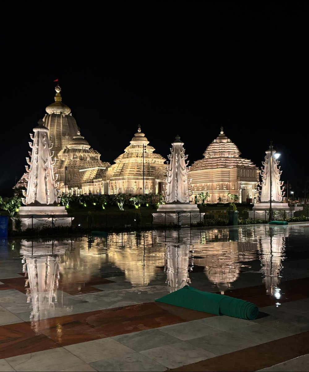 SebastianSdnhr's tweet photo. Rain-soaked Digha Jagannath Temple 📸Avî Jīt https://t.co/MtTaHDTYQa