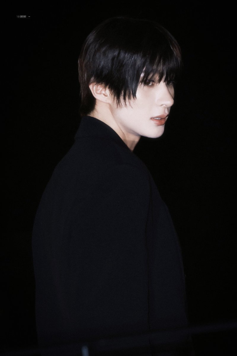 SK_shushumax's tweet photo. 260929 🖤🖤🖤

#ANTONxSaintLaurent 
#ANTONxSaintLaurentSS27
#ANTON #RIIZE #찬영 #앤톤 https://t.co/7gN5dwLtA0