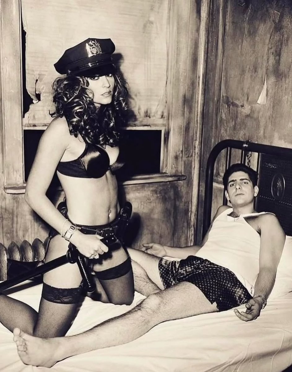 AlbumAura's tweet photo. Adriana La Cerva and Christopher Moltisanti 👮🏻

Michael Imperioli and Drea de Matteo photographed by Mark Seliger for a  promo shoot for ‘The Sopranos’ ~2002 https://t.co/K6nOOg6tzg