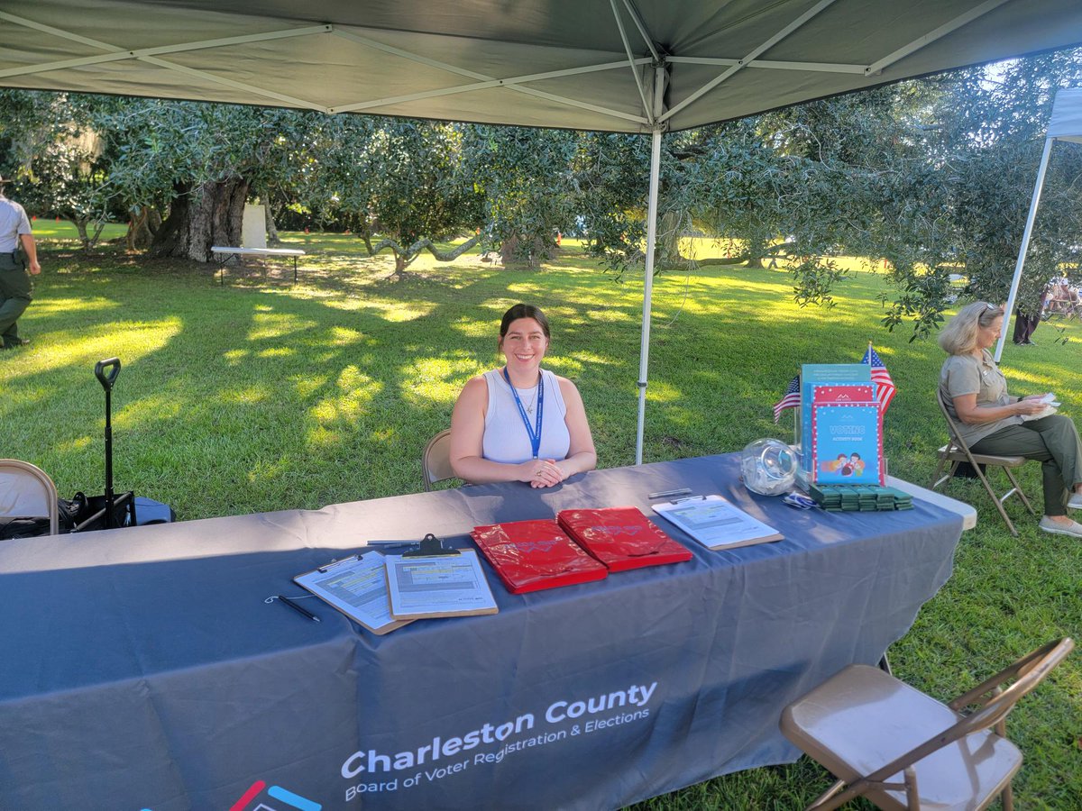 CharlestonVotes's tweet photo. Last month, we helped the nation’s newest citizens register to vote after a naturalization ceremony at Charles Pinckney National Historic Site!

We hope to see them again soon at their polling locations!

#CHSVotes #CHSNews #SCVotes #VoteReady https://t.co/JOpX8uZAk7