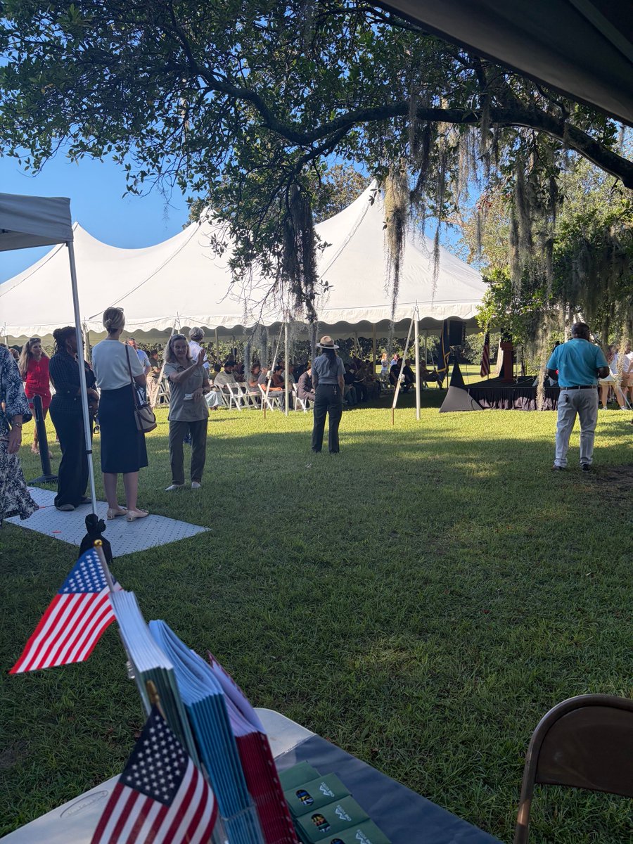 CharlestonVotes's tweet photo. Last month, we helped the nation’s newest citizens register to vote after a naturalization ceremony at Charles Pinckney National Historic Site!

We hope to see them again soon at their polling locations!

#CHSVotes #CHSNews #SCVotes #VoteReady https://t.co/JOpX8uZAk7