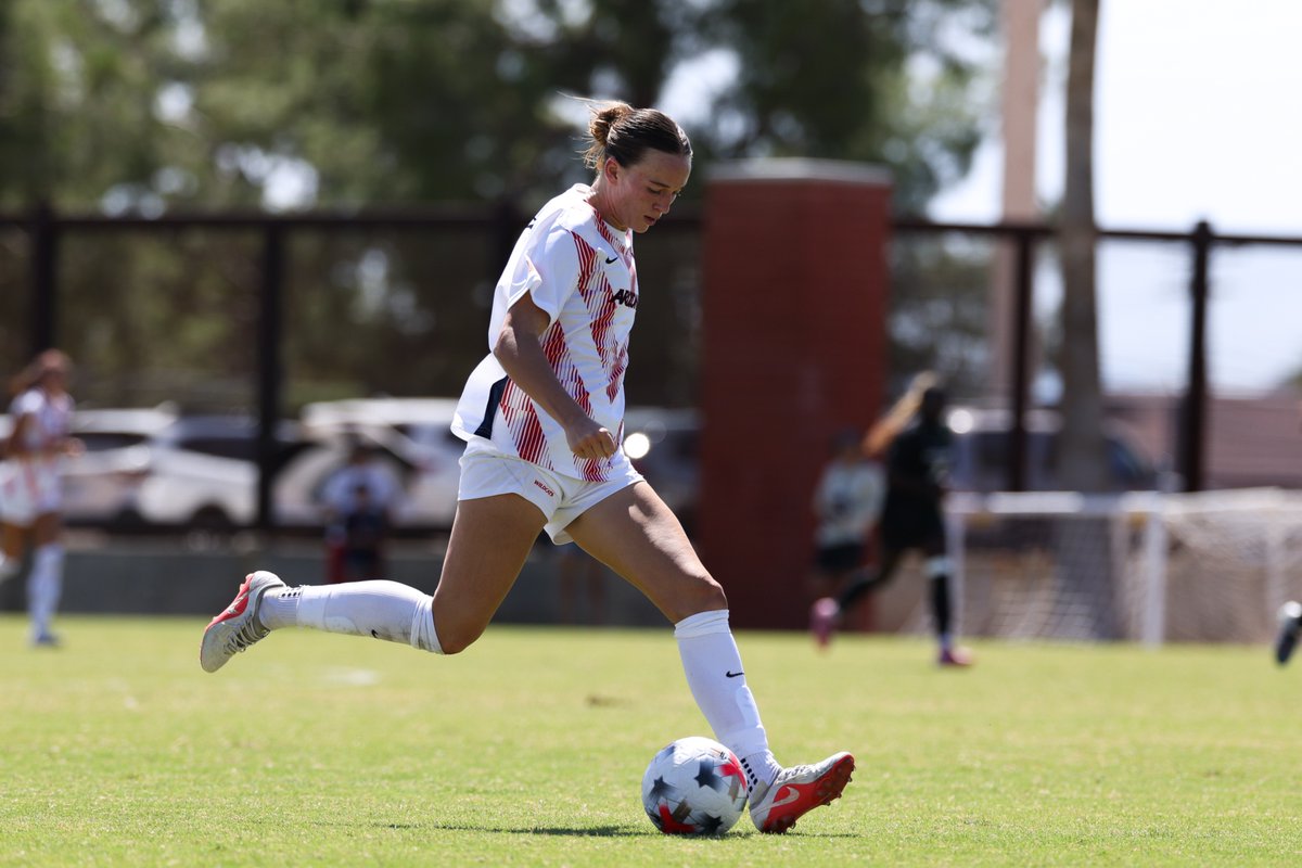 ArizonaSoccer's tweet photo. Birthday love for Ally! 🎂  #BearDown https://t.co/0sJmlLg9sl