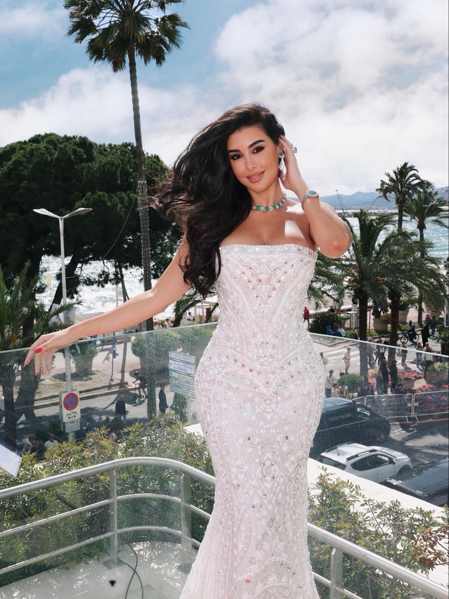 yasmineholic's tweet photo. #TB Swan 🦢 
#yasminesabri @yasminesabri https://t.co/BzIjauzlCS