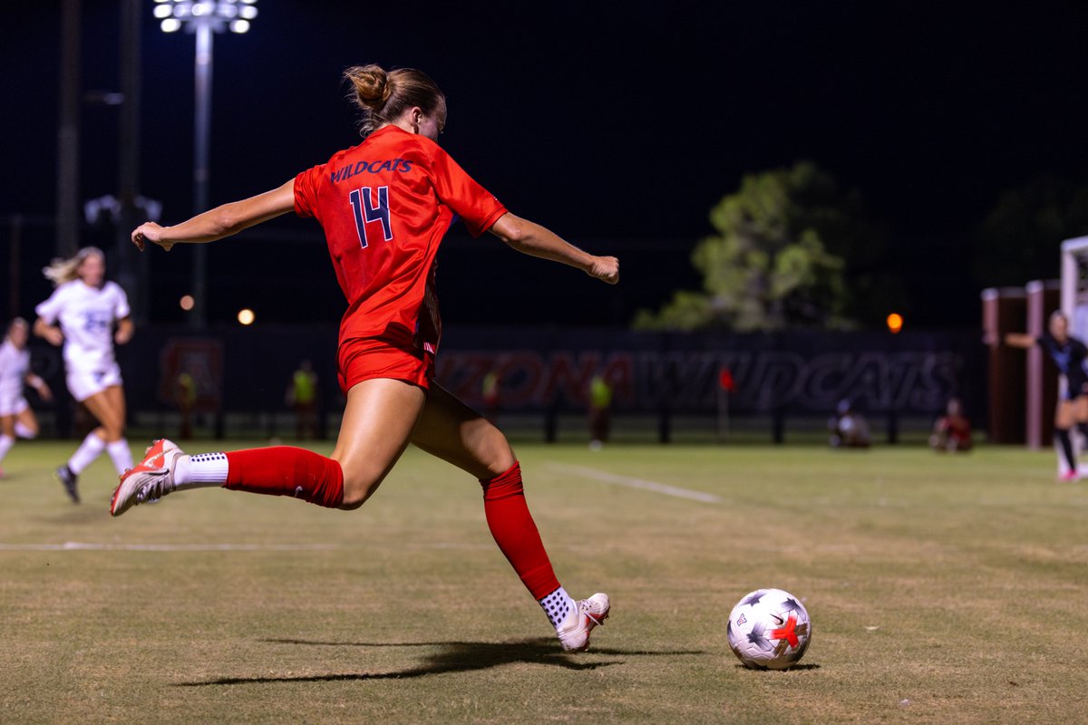ArizonaSoccer's tweet photo. Birthday love for Ally! 🎂  #BearDown https://t.co/0sJmlLg9sl