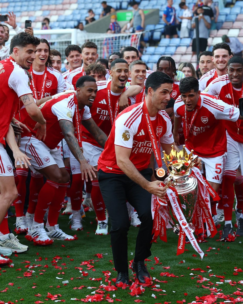 ArsenalSon200's tweet photo. @premierleague @Arsenal History. Tradition. Class. Integrity. The true values a Premier League champion has to exude. The Premier League had to remind Manchester Cheaty what those values really mean. https://t.co/GwrjQycrPu