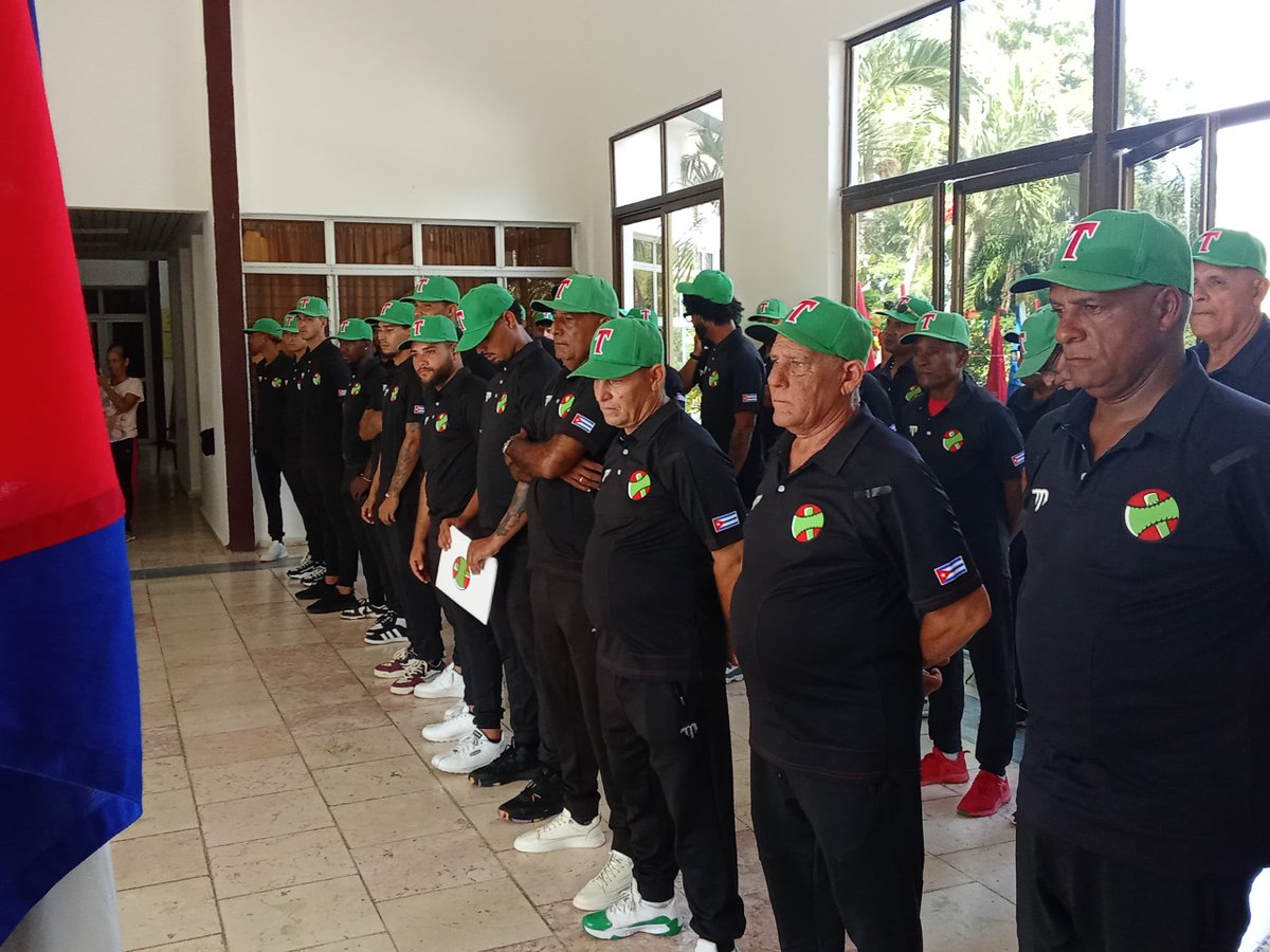 RosabalYur18665's tweet photo. precisión Osbel Lorenzo Rodríguez primer secretario del PCC y Yelenys Tornet Menéndez gobernadora en la provincia acto de abanderamiento del equipo de los leñadores. https://t.co/ATTQBFIbHk