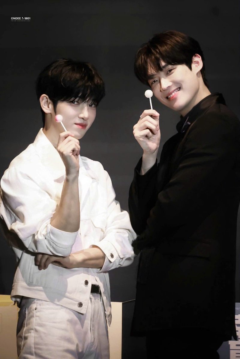 sik__syu's tweet photo. Sending lots of support to Siwoo and Yoonsik for PFW! Hope you both have a beautiful time in Paris and enjoy every moment side by side.   

YOONSIK SIWOO Pour Toujours #YOONSIK_SIWOO_PFWSS27 https://t.co/uj6vfwtTVP