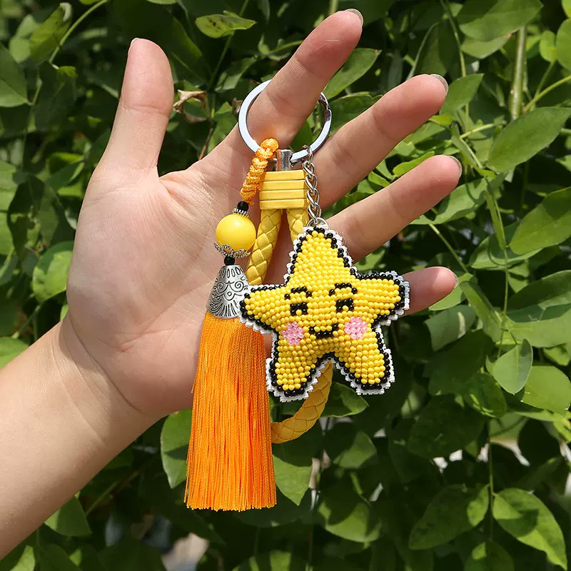 Bloomkgxhv's tweet photo. Hermoso llavero de fieltro hecho a mano! Ideal para regalar o darle un toque personal a tus llaves. ， https://t.co/27XdPuoClg