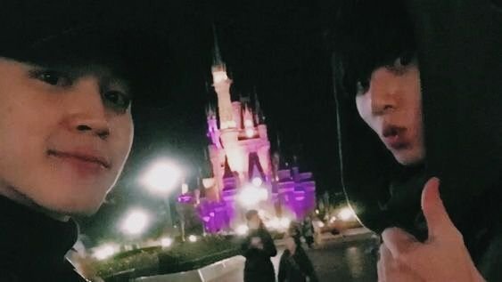 richimeow's tweet photo. in big 2026 trashkookers are still using the cosplayer excuse and this photo just to avoid acknowledging the leaked jikook photo that was taken in 2018 in korea, seoul. while the cosplayers they show just recreated in 2017 Japan the selca jikook took during their japan trip https://t.co/fjFjEbaFjC