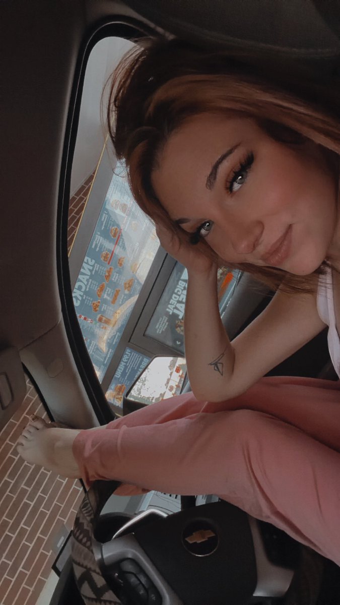 candycarterxx's tweet photo. I’m thirsty 🥵 What’s your fav sonic drink? https://t.co/SzZdYIjJAP