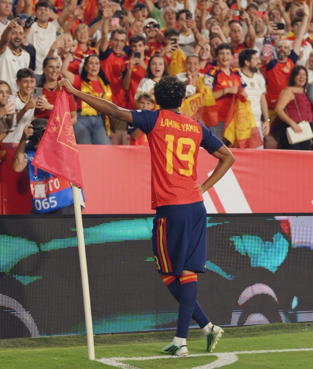 GBarca_'s tweet photo. Lamine Yamal Ballon d’Or. https://t.co/k5Ge5k3fCp