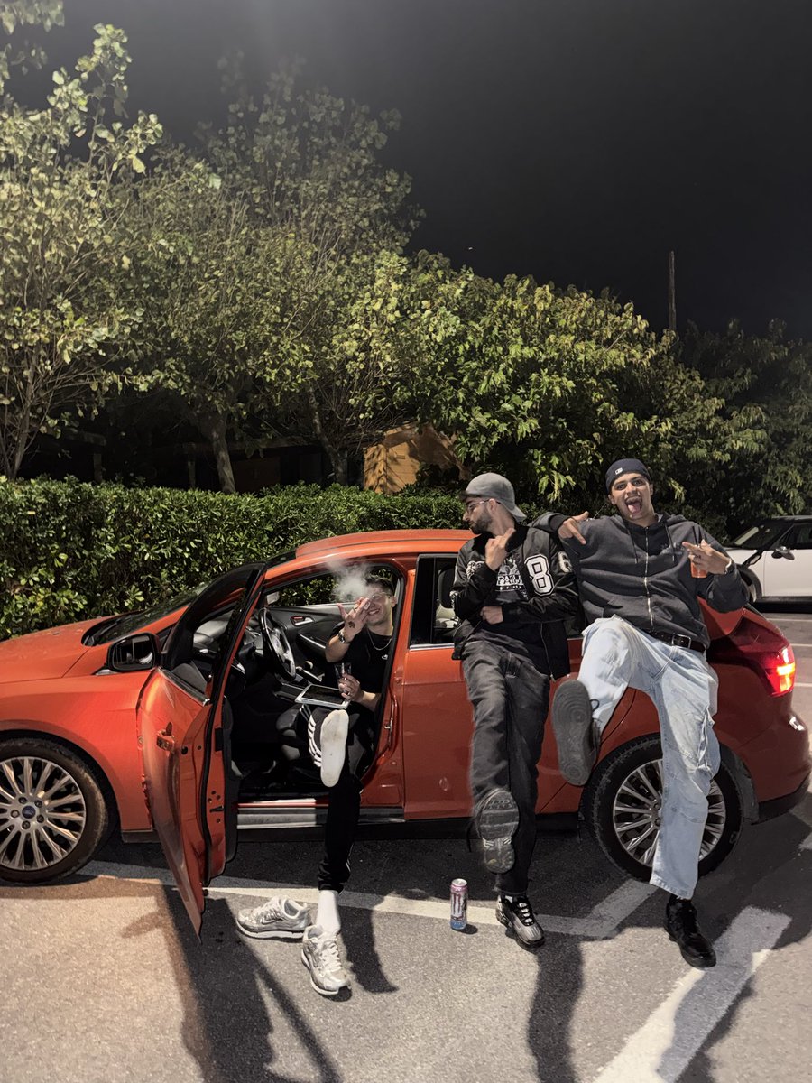 masterarab23's tweet photo. chi in zona marche per tre boss come noi? @Masteradam_on @Realmaster575 https://t.co/0qzQ52IeZT