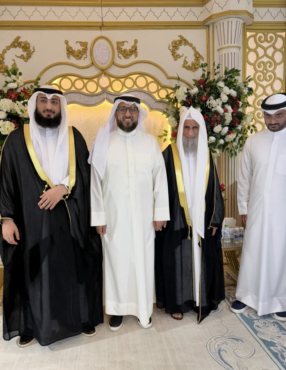DrAlsenan's tweet photo. تشرفتُ بحضور أفراح آل العدواني الكرام،
حفل زفاف صالح مرزوق العدواني.
بارك الله له، وبارك عليه، وجمع بينهما في خير.

ووالد المعرس، الشيخ بوخالد مرزوق العدواني، زميل الدراسة في جامعة الإمام محمد بن سعود الإسلامية 1983 بالرياض. والذي لم يمنعه فقدان البصر من مواصلة تعليمه في إحدى أقوى الجامعات الإسلامية
رغم عناء السفر إلى الرياض فكان من خيرة الطلاب الكويتيين المبتعثين.
@IMSIU_edu_sa