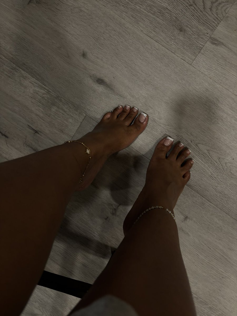 Bellbabysoles's tweet photo. let me step on you 

#findom https://t.co/FfC0fhecL4