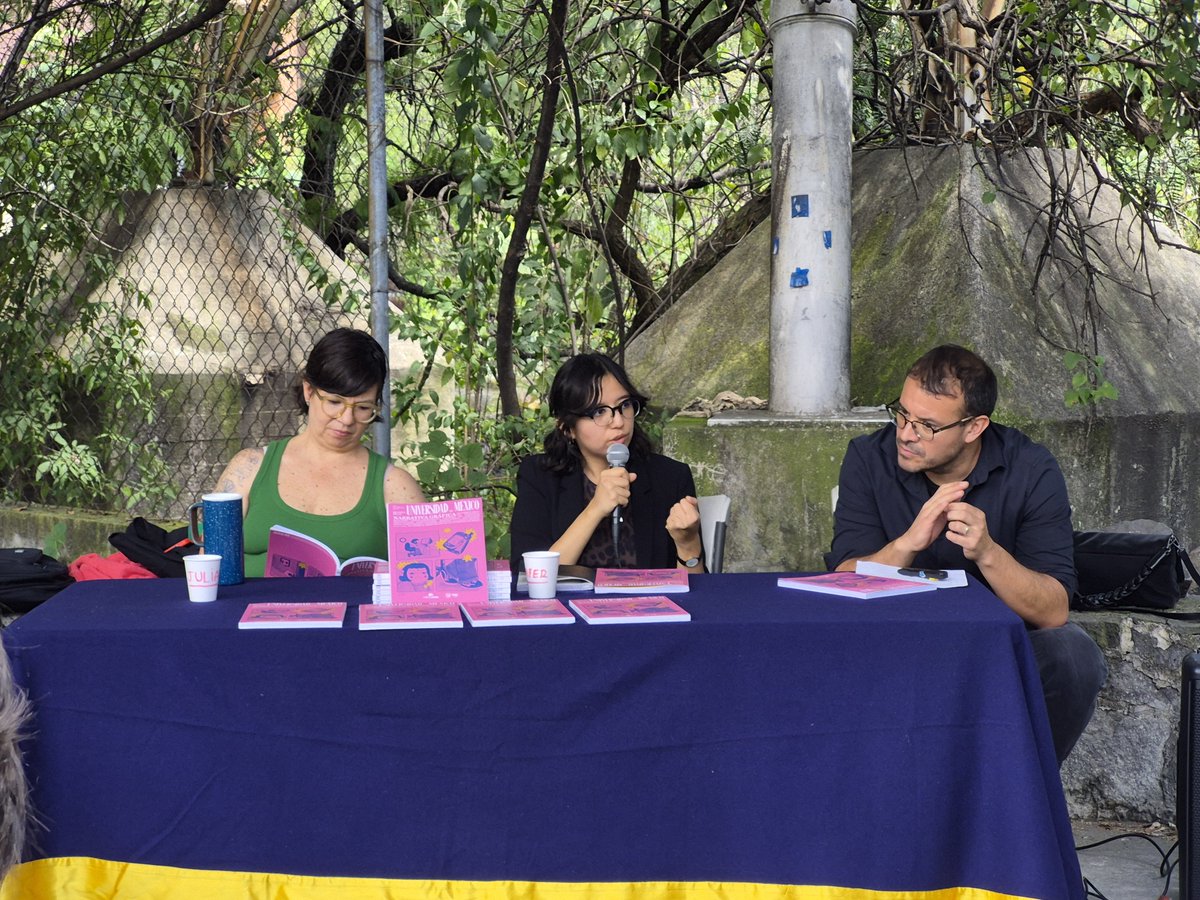 revista_unam's tweet photo. ✏️ Presentamos nuestro número #narrativagráfica en la @unam_psicologia. Julia Reyes Retana, María Fernanda Marín y Bruno Velázquez Delgado conversaron acerca de la importancia del dibujo y de la necesidad de reconocer y valorar narrativas que escapan de lo tradicional. 💬 https://t.co/jBE42huBWq