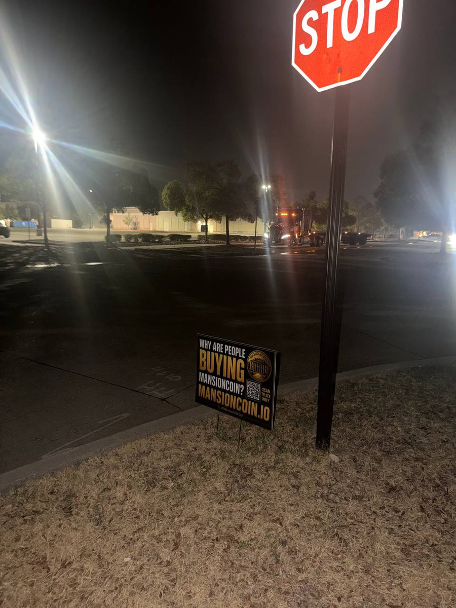 MansionOnSol's tweet photo. Apparently marketing budgets are supposed to go to influencers.
Mine went to yard signs.
Two are now up near a busy shopping mall.
One more going up every night from here on. https://t.co/T7pV0kIhAY