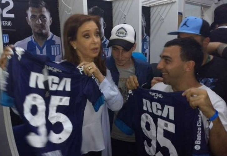 QuindimilManuel's tweet photo. @ResistenciaNac_ Ya sabemos de quién es amigo….. https://t.co/eiJOEyzM4C