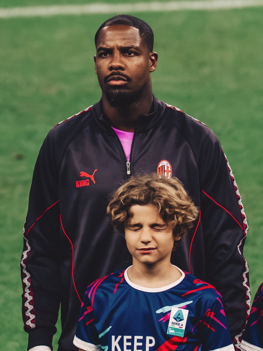 MilanVerseHQ's tweet photo. Apart from Maignan, which other 5 Milan players do you think should always be in Amorim's starting XI every week? 🔴⚫

Let's see your picks. https://t.co/ij7kHfRP4J