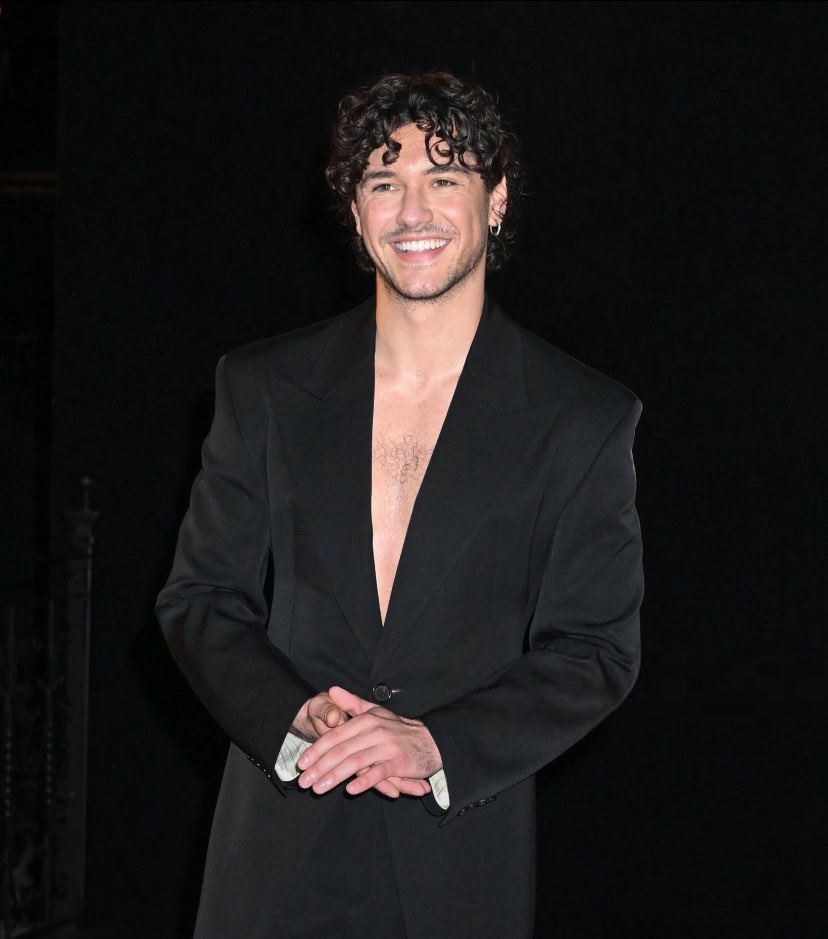 CheezonKaChaska's tweet photo. Belmont Cameli at the Saint Laurent fashion show. https://t.co/KpEx2MtVxF