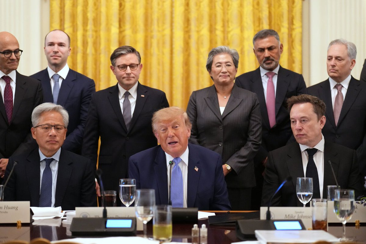 cb_doge's tweet photo. Elon Musk with President Trump and NVIDIA CEO Jensen Huang at the White House Super Intelligence luncheon. https://t.co/PzaEAwEHTA