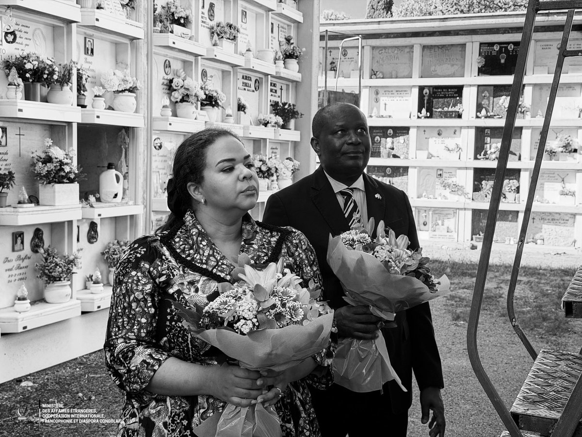 RDC_Minafet's tweet photo. 🇨🇩🇻🇦 Ce mardi 29 septembre 2026, à Rome, S.E. Madame Thérèse Kayikwamba Wagner (@RDCongoMAE), Ministre d’État, Ministre des Affaires Etrangères, Coopération Internationale, Francophonie et Diaspora Congolaise, s’est rendue au Cimetière Flaminio, accompagnée de la délégation congolaise. Cette visite fut un moment de reconnaissance et de devoir de mémoire.

La Ministre d’État est venue rendre hommage à un serviteur de l’État : feu l’Ambassadeur Charles Atembina Te Bombo, décédé le 22 juin 2004 alors qu’il était Doyen du corps diplomatique accrédité auprès du Saint-Siège, ainsi qu’à son épouse, Mme Bibiane Atembina Ngima, qui l’a rejoint le 5 avril 2018. Elle était accompagnée de S.E. l’Ambassadeur Deogratias Ndagano Mangokube.

Leur histoire rappelle aussi une longue période d’apathie diplomatique, durant laquelle le bien-être et la dignité de nos diplomates n’ont pas reçu l’attention qu’ils méritaient. En présence du représentant de la famille, la Ministre d’État a réaffirmé la ferme détermination du Président Félix-Antoine Tshisekedi Tshilombo à veiller à ce que les diplomates congolais soient traités en toutes circonstances dans la pleine dignité qui leur est due.

Consciente de cette dette morale et des manquements du passé, la Ministre d’État s’est engagée à rester en contact avec la famille et à œuvrer, avec elle, au rapatriement des dépouilles de l’Ambassadeur et de son épouse, conformément au souhait de leurs descendants.

Un hommage empreint d’humanité, qui rappelle que la diplomatie congolaise est une famille et que le devoir de mémoire oblige aussi à prendre soin de celles et ceux qui l’ont servie.

#DiplomatieCongolaise #RDC #MINAFFET #Rome #CimetièreFlaminio #DevoirDeMémoire

@Presidence_RDC 
@PrimatureRDC 
@Com_mediasRDC