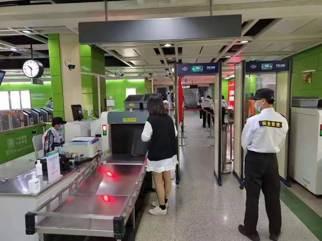 WalterSimpfgjl's tweet photo. Caminaba 20 minutos para coger el autobús todos los días, ahora solo necesito 5 minutos para ir a la estación de metro que está a 3 minutos de mi casa. Mi rutina se hizo mucho más fácil!， https://t.co/DYDeaUTSfK