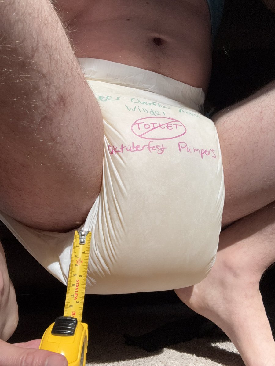 Leakmaker2's tweet photo. Flexing on the other babies in my extra thick morning diapers… stole the idea from @WileyWets #abdl https://t.co/YfnzIaupKI