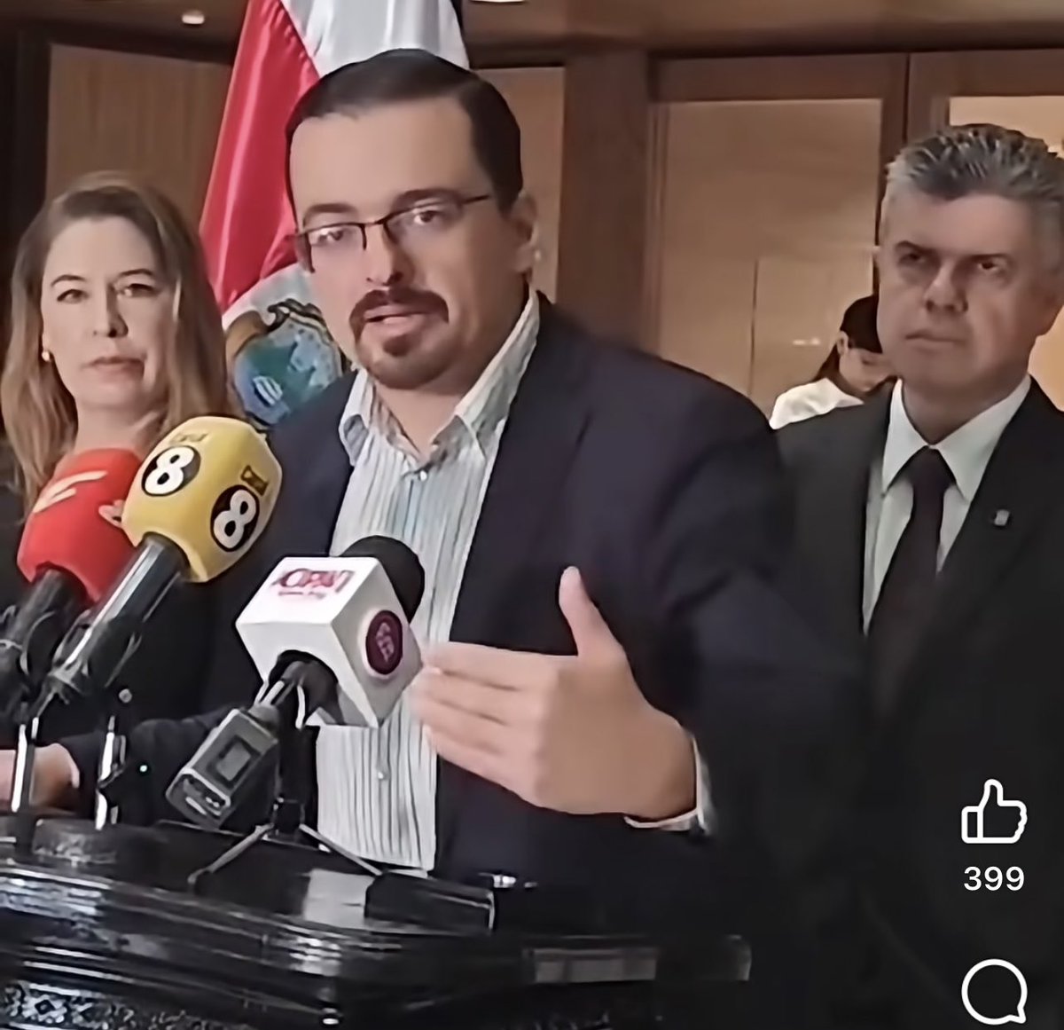 unpoliciadecr's tweet photo. Increíble VILLALTA el agresor de mujeres policías, es jefe ahora también de liberación y demás partidos políticos, que hacen lo que el dice. 
Frente amplio es un enorme peligro para la democracia.
Defensores de delincuentes, terroristas y drogas. 
Pregúntenle a Cuba y Venezuela. https://t.co/c0DrdESlmp