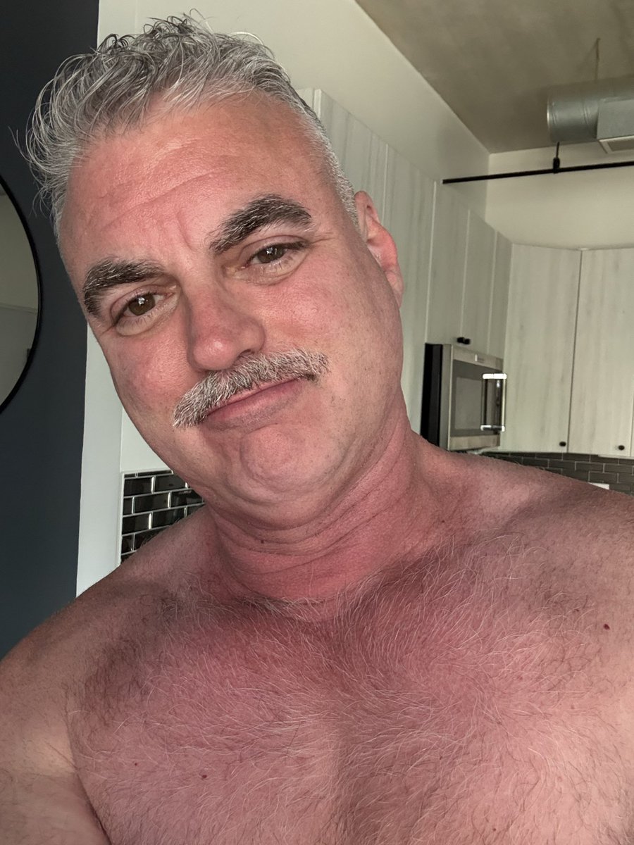 BeefyDutchDaddy's tweet photo. Fresh fade for my Palm Springs trip. #gaydaddy https://t.co/RyPOmxoTOc