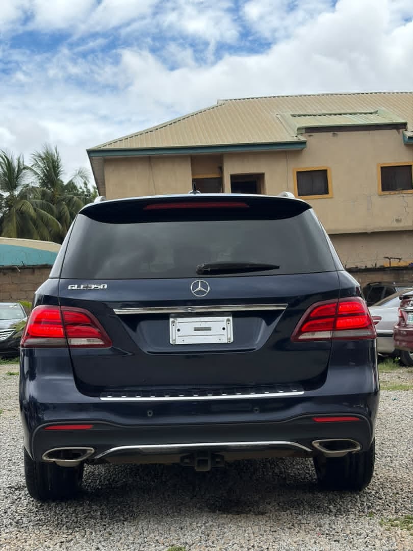FRIDAYYv9's tweet photo. 2017 GLE350 Fullest Option
360 Camera | Foreign Used | Duty Paid
Accident Free | Buy &amp; Drive
📍 Abacha Rd Nyanya, Abuja
💰 30.3M LAST - All Inclusive
Direct https://t.co/eIh7lcIWq4