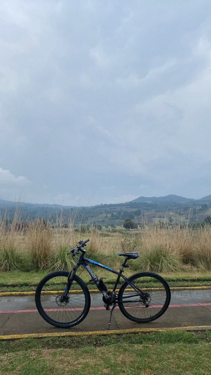 ixcolai's tweet photo. Otra. Rt:"banda me robaron mi bici es esta me la robaron por azcapo por donde están los establos" https://t.co/Bt9D5r0Uo5