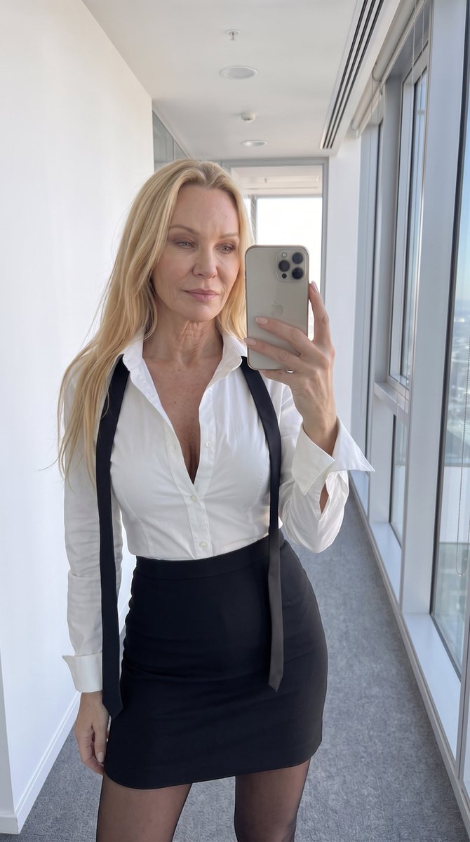 SofiBlackwell's tweet photo. Loosened the tie.
Kept the heels.
Somebody has to run this office 😏
Who's reporting to me today?
#officestyle #over50 #agelessbeauty #milf #boss https://t.co/7JXwmbegOP